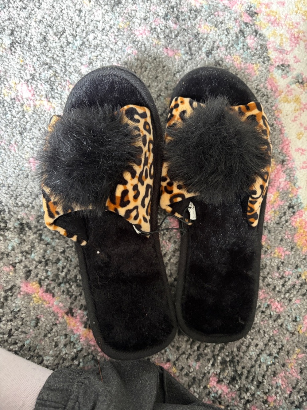 Fuzzy Leopard Pom-Pom Slide Slippers - Black